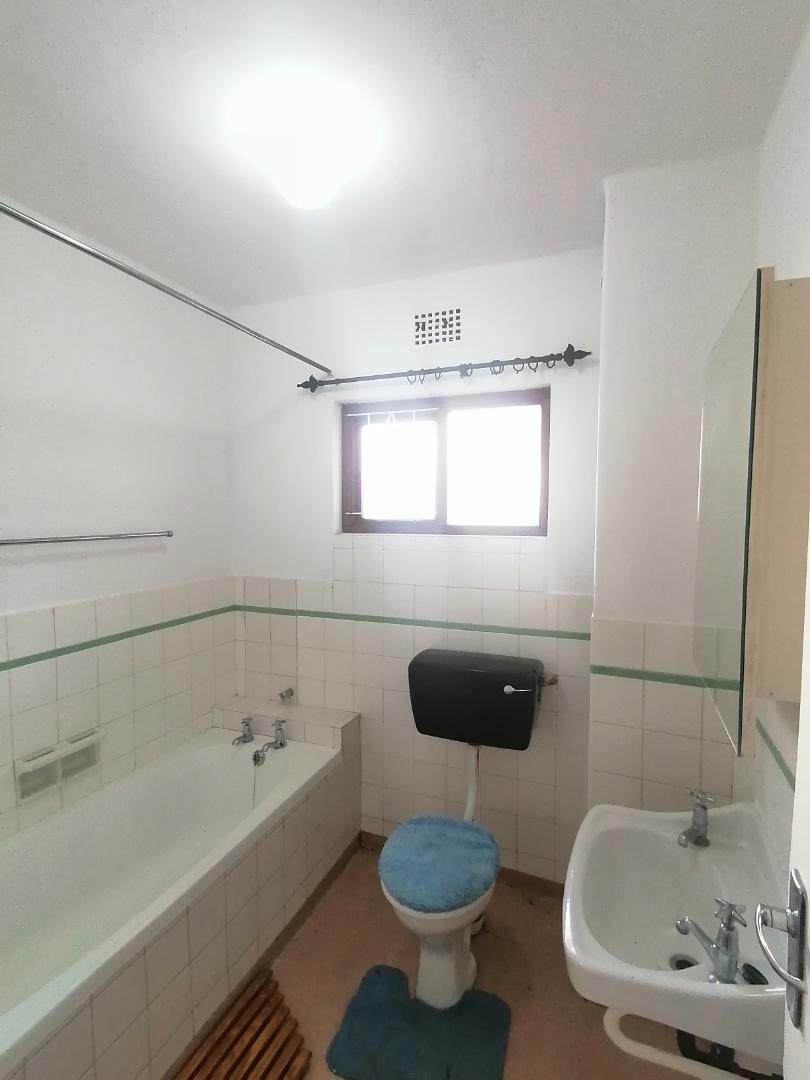 2 Bedroom Property for Sale in Vredehoek Western Cape